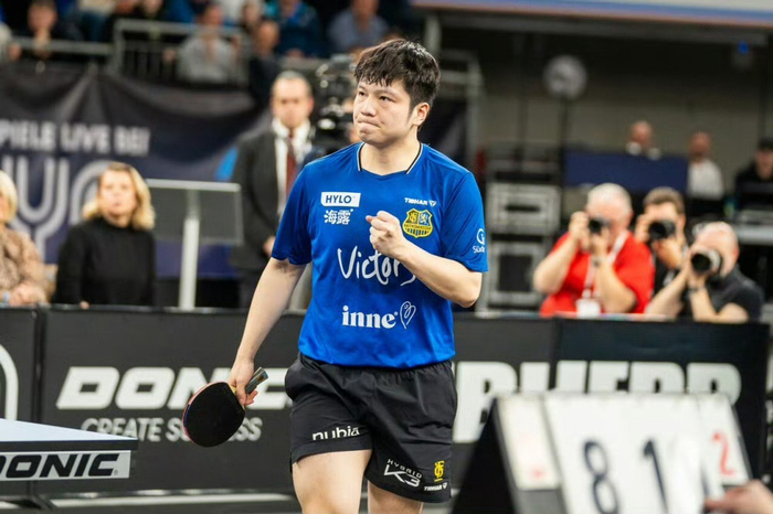 广州恒大中场换下穆里奇的视频