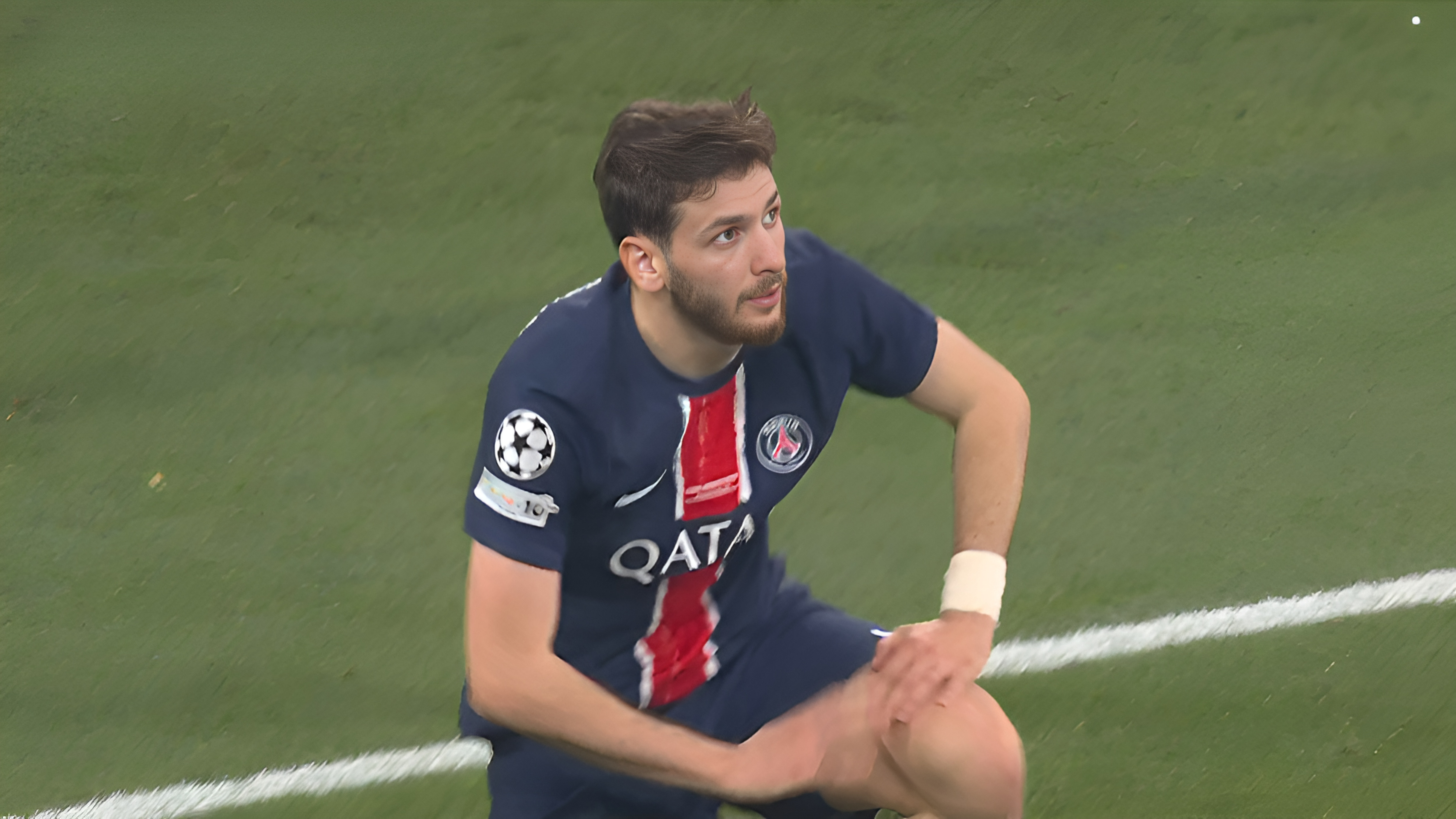 转会期欧冠焦点战，斯图加特外线爆发，质疑声仍在，身体对抗强度拉满的简单介绍-jinnianhui